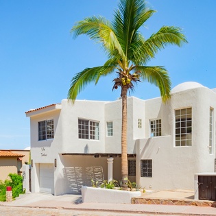 Exterior of Villa Tamika in Cabo San Lucas