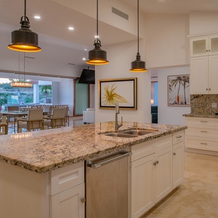 Fully equipped kitchen with bar seating