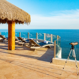 Expansive Pacific Ocean Views