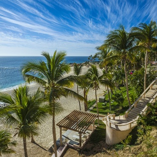 Private access to beachfront