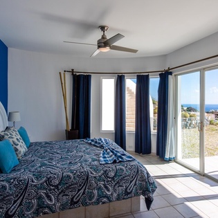 Suite with access to terrace and ocean view