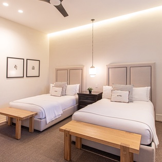 Double bed suite