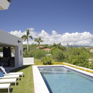 Pool and lounge