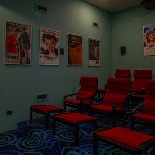 En villa movie theater