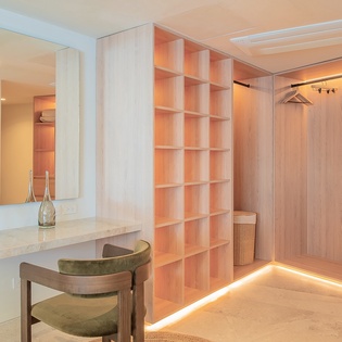 Walk in closet