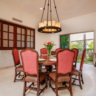 Dining area seating 8