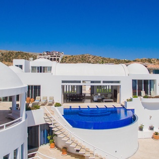 Bird's eye view of outdoor patio and pool