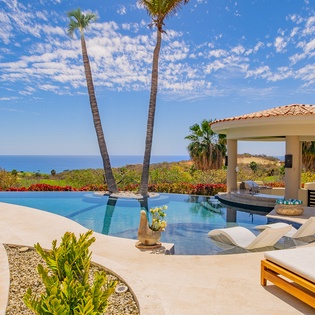Infinity edge pool
