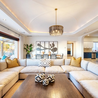 Spacious living room