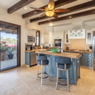 Fully equipped kitchen with bar seating 2