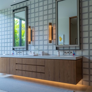 En suite bathroom with double sink