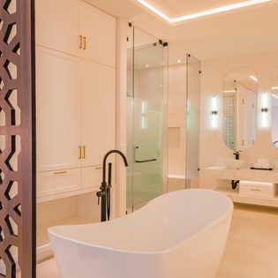 En suite bathroom with bathtub