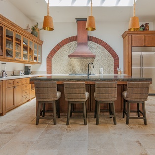 Fully equipped kitchen with bar seating