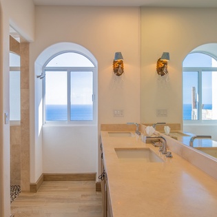 Beautiful en suite bathroom