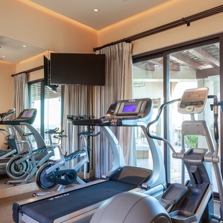 En villa fitness area