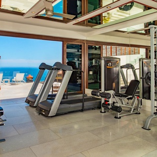 Fitness center in villa -43