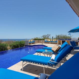 Sunny patio with jacuzzi and infinity pool