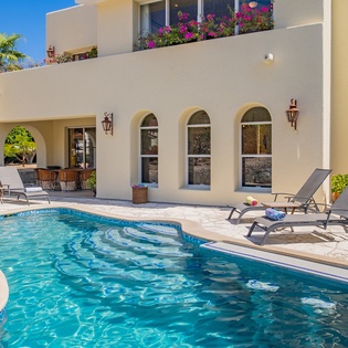 Pool with swim up bar
