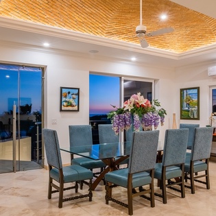 Dining area that sits 8