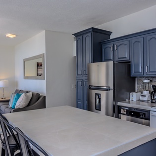 Fully equipped kitchen with bar seating of 3