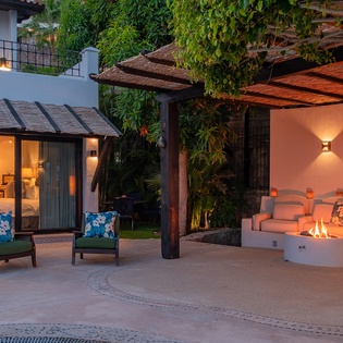 Outdoor seating area with fire pit