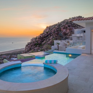 Jacuzzi and infinity pool with sunset ocean views