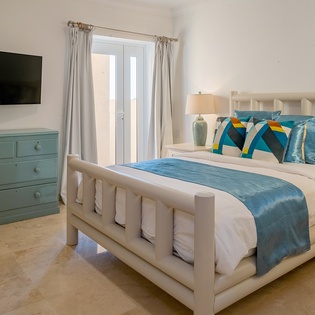 Queen suite