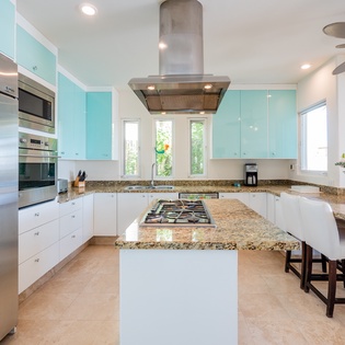Fully equipped kitchen