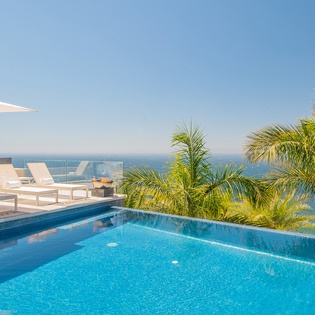 Infinity edge pool