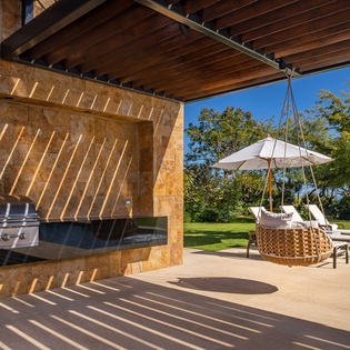 Shady built-in BBQ grill