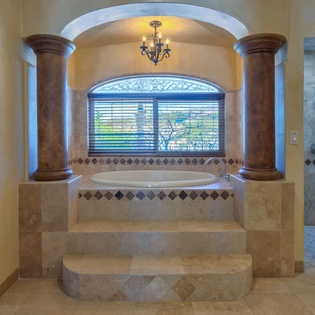 En suite bathroom with bath tub