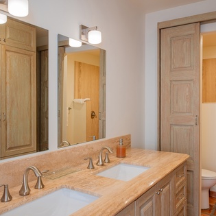 En suite bathroom with double sink