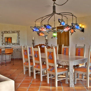 Dining area seating 8