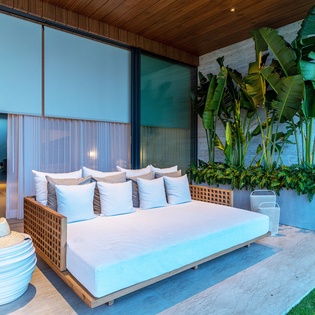 En suite outdoor seating area