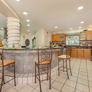Fully equipped kitchen with bar seating