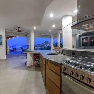 Fully equipped kitchen