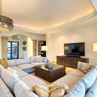 Spacious living room