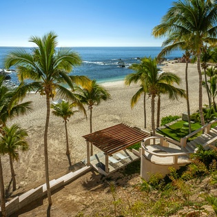 Private access to beachfront