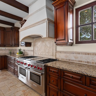 Fully equipped kitchen