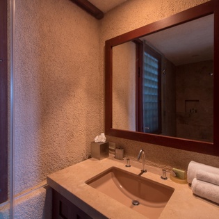 En suite bathroom -41