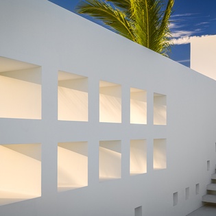 Architectural details going up to terrace