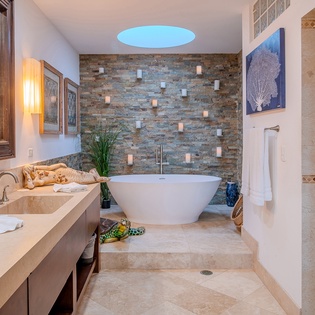 En suite bathroom with bath tub