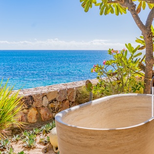 Outdoor tub