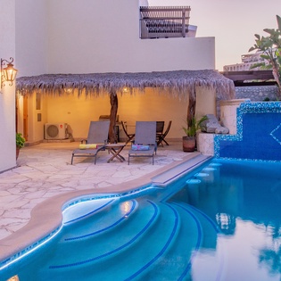 Pool with swim up bar