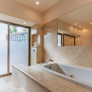 En suite bathroom with bath tub