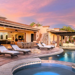 Spacious pool terrace with jacuizz and seating