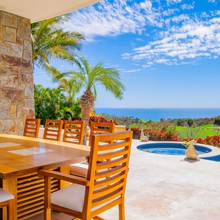 Outdoor dining on the patio