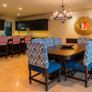 Dining area that seats 8-13