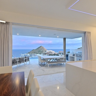 Enjoy the spectacular views from Villa Tanzanita de Law