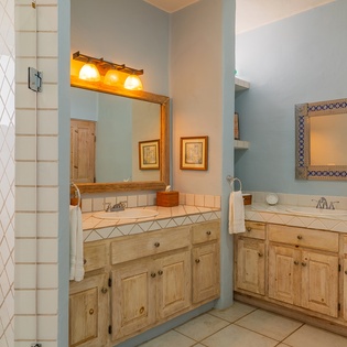 En suite bathroom with bath tub